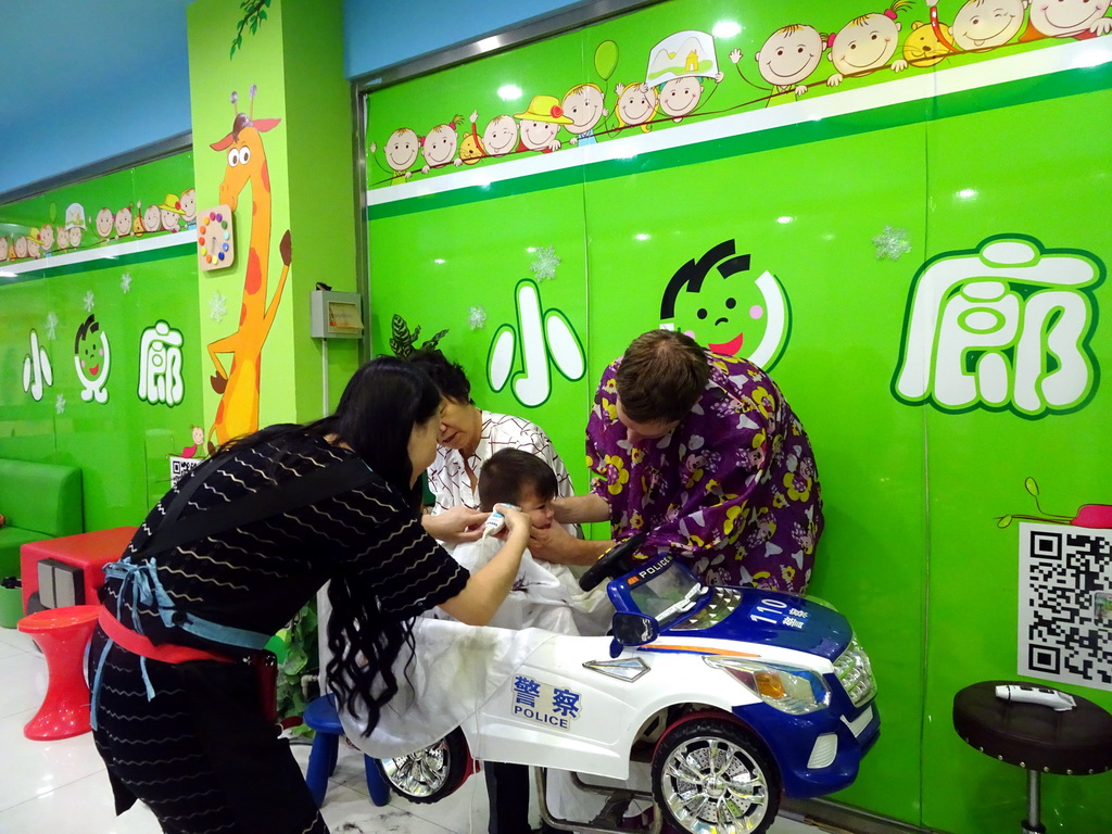 Tim, Max and Miaomiao`s mother at the barber in a shopping mall at Fushun Street