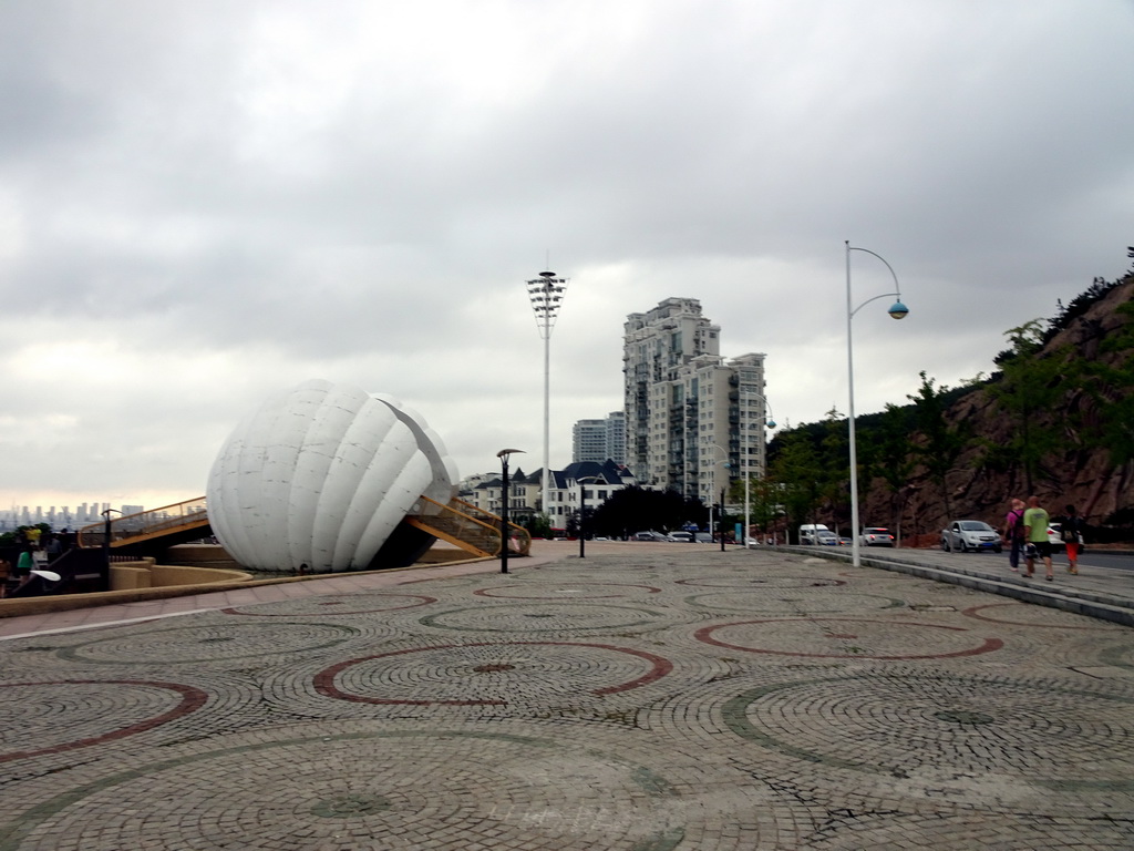 Square at Binhai Road with a shell-shaped monument