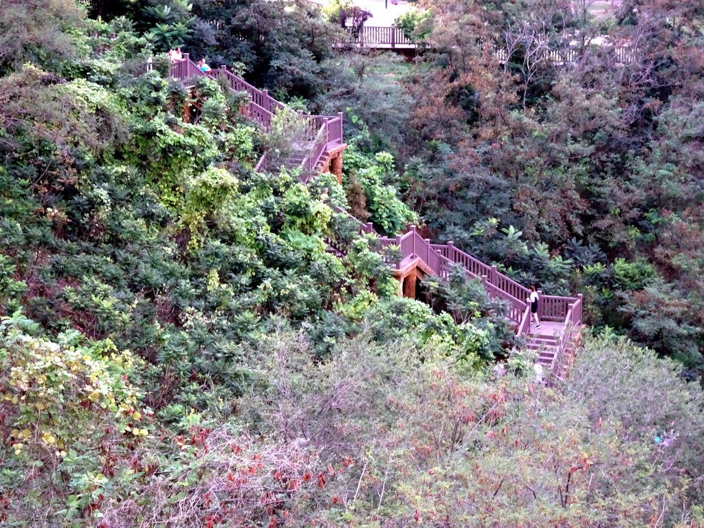 Staircase from Binhai Road to Haijingyuan beach