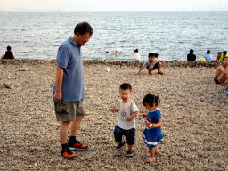 dalian_181 - 412 kb - 1024x768 - Max and his grandfather and cousin at Haijingyuan beach Max and his grandfather and cousin at Haijingyuan beach
