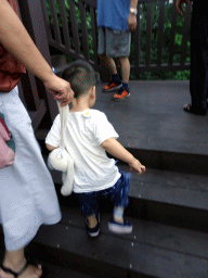 Miaomiao and Max on the staircase from Haijingyuan beach to Binhai Road, at sunset