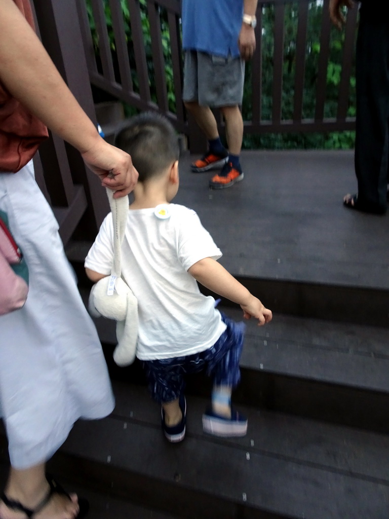 Miaomiao and Max on the staircase from Haijingyuan beach to Binhai Road, at sunset