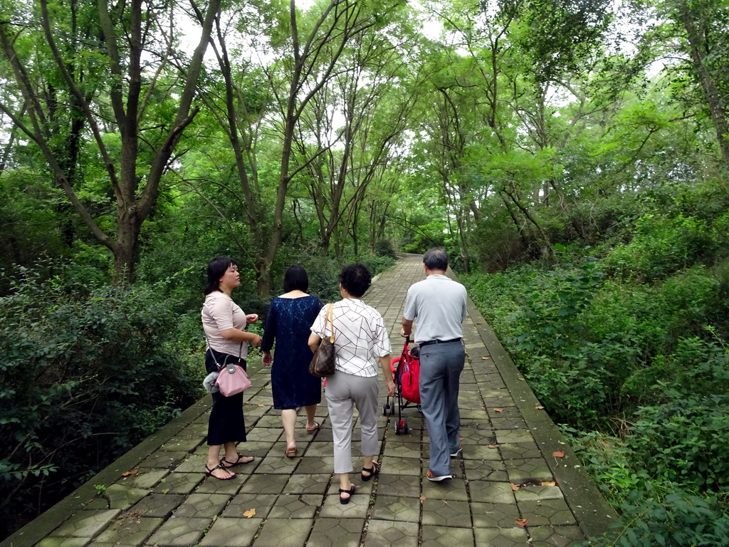 Miaomiao and her family at the Dalian Jinshitan Coastal National Geopark