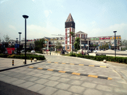 Front of the restaurants at Jinshi Road, viewed from the taxi