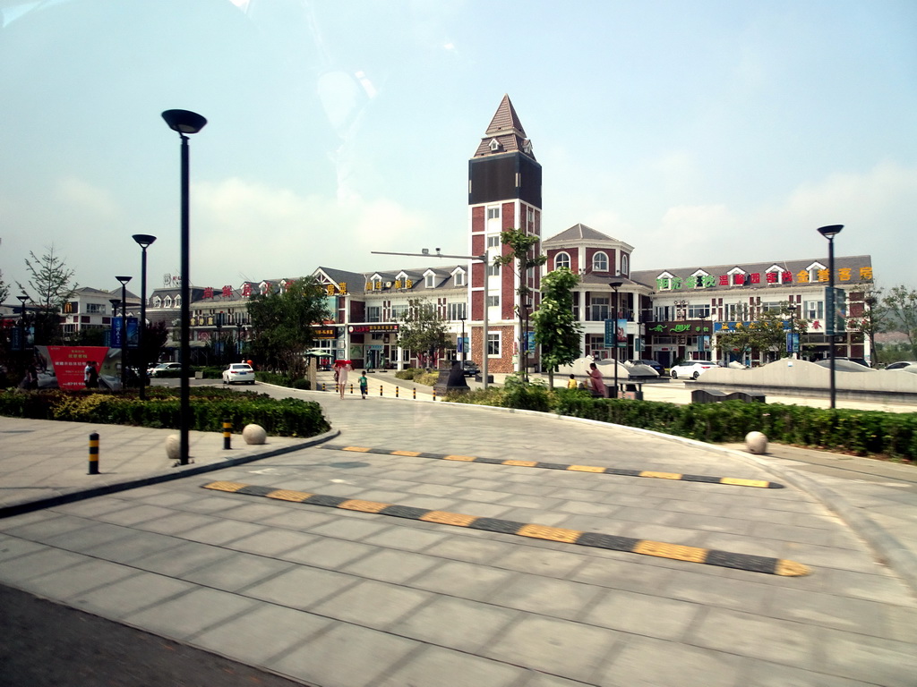 Front of the restaurants at Jinshi Road, viewed from the taxi