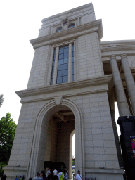 Side of the building with the Dalian Jinshitan Mystery of Life Museum at Jinshi Road