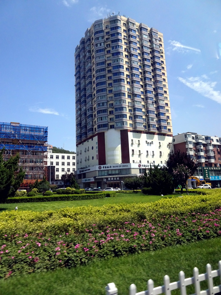 Building at Jiefang Road, viewed from the taxi