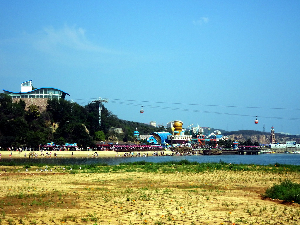 Cable lift over the Ziyou River and the southern side of the Dalian Laohutan Ocean Park, viewed from the western side of the park