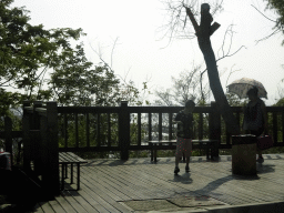 Walkway along Binhai West Road, viewed from the taxi