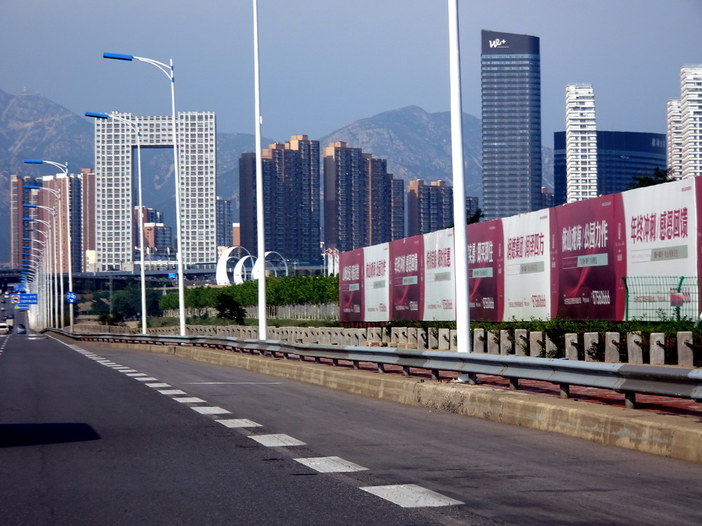 Yinfan square and the building at the crossing of Heshan West Road and Jinma Road, viewed from the taxi at Zhenxing Road