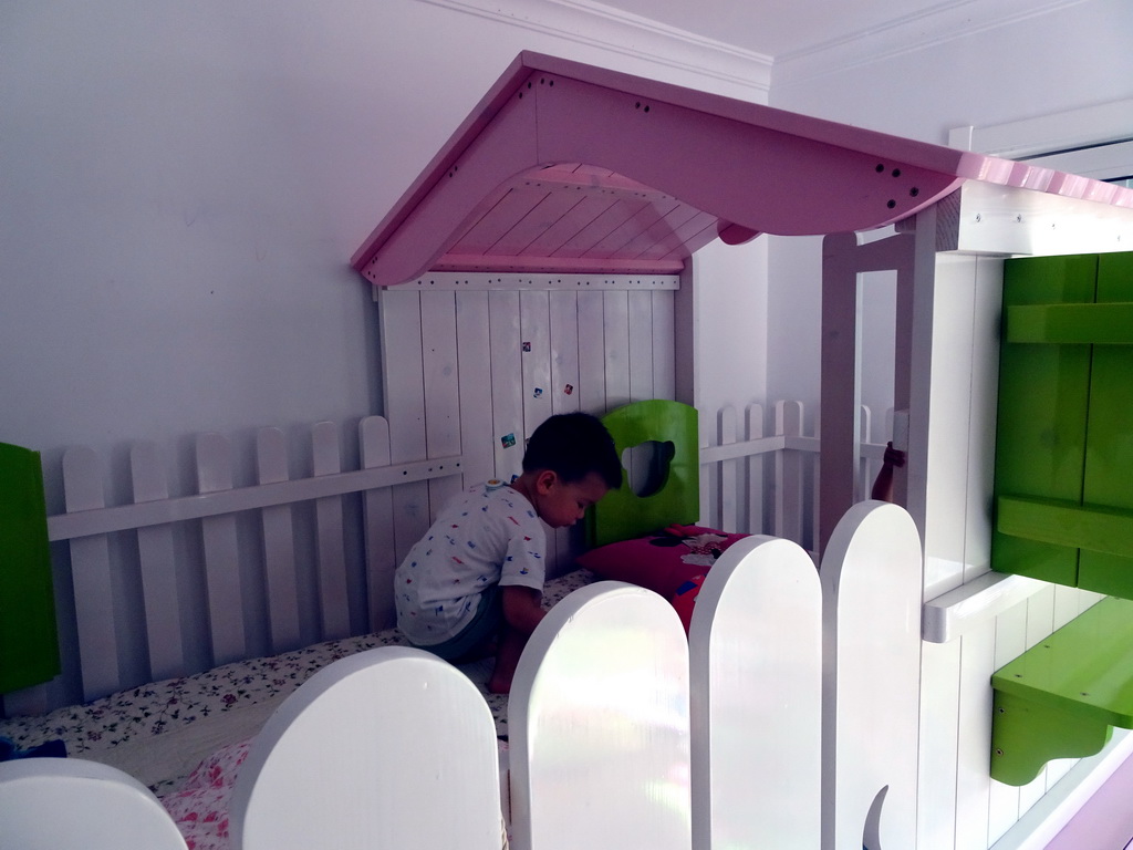 Max in the children`s room in the apartment of our friends at Haibin Lvyou Road