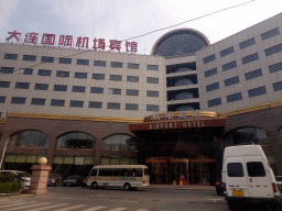 Front of the Dalian International Airport Hotel at Yingke Road, viewed from the taxi