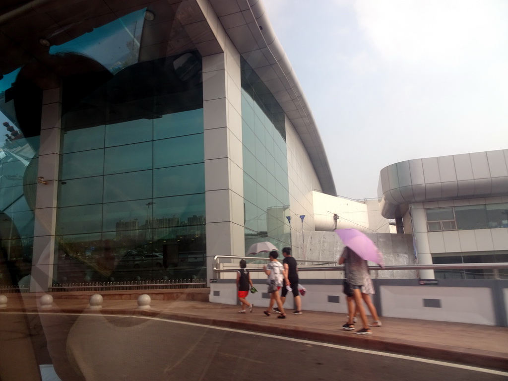 Front of the Dalian Zhoushuizi International Airport, viewed from the taxi