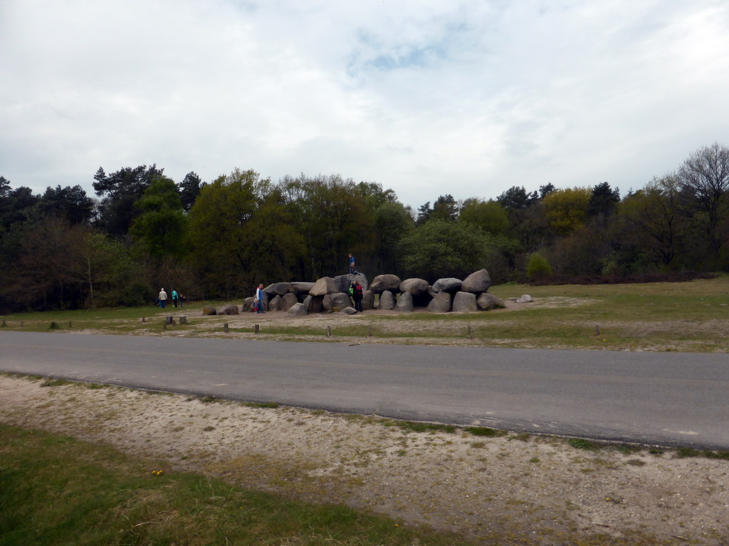 The Hunebeddenweg street and the front of the D53 Dolmen