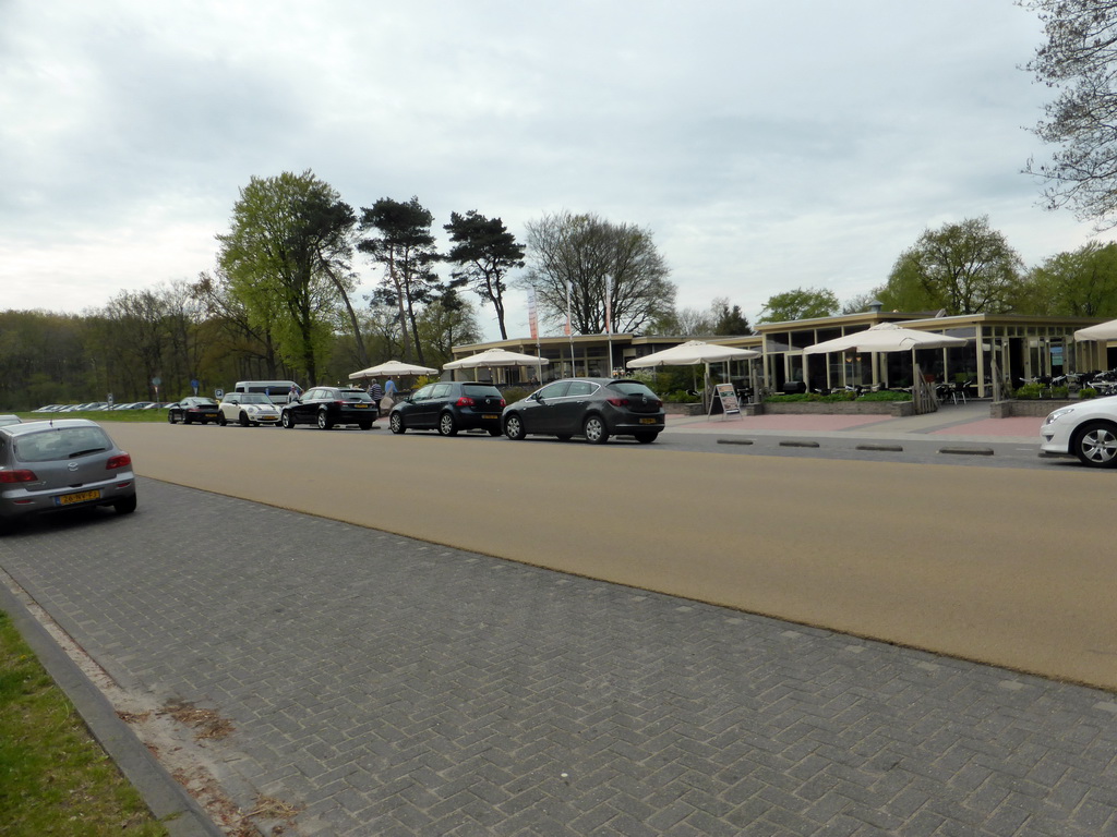 Front of the Tea House `t Hunebed at the Van Helomaweg street