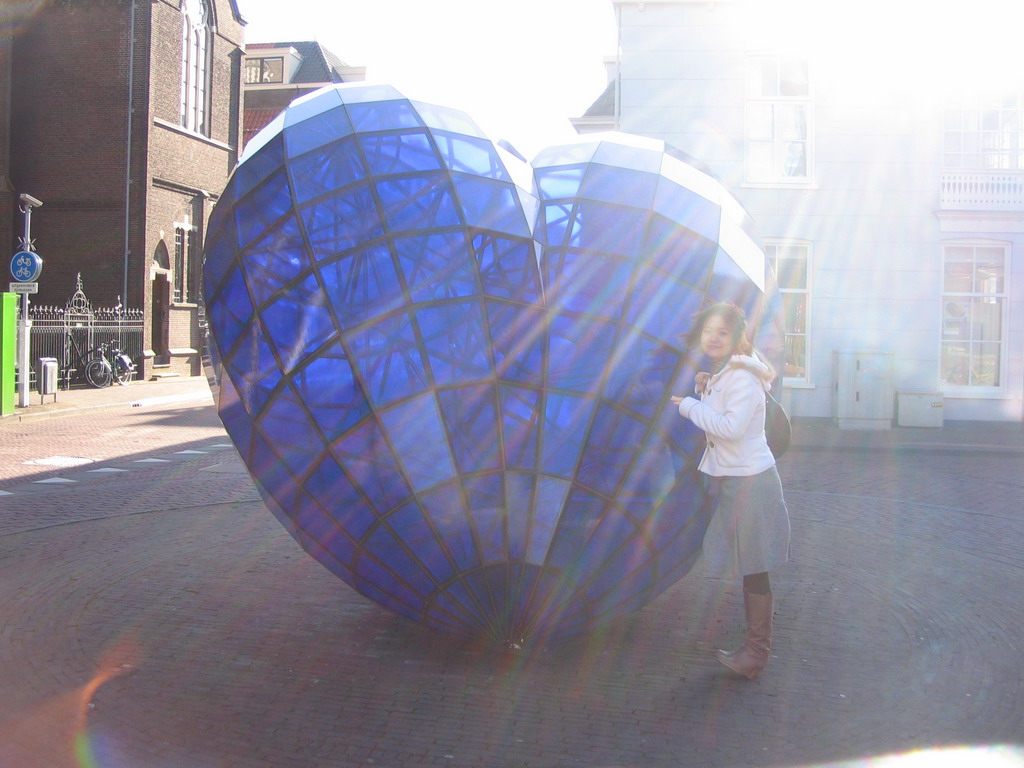 Miaomiao at the piece of art `Het Blauwe Hart` (The Blue Heart) at the Oude Langedijk street