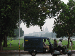 Moped and auto rickshaw in front of the Parliament Buildings at Rajpath Road