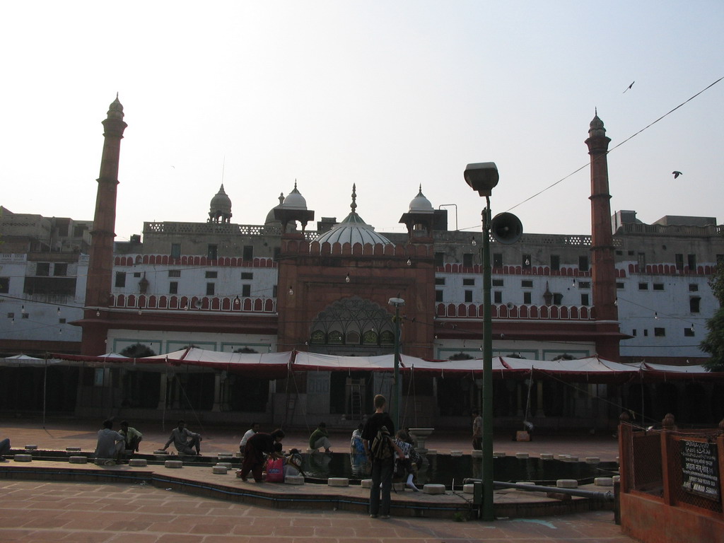 Rick in front of the Fatehpuri Masjid mosque