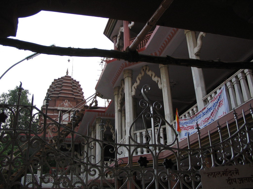 The Shri Gori Shankar Mandir temple at the Chandni Chowk road