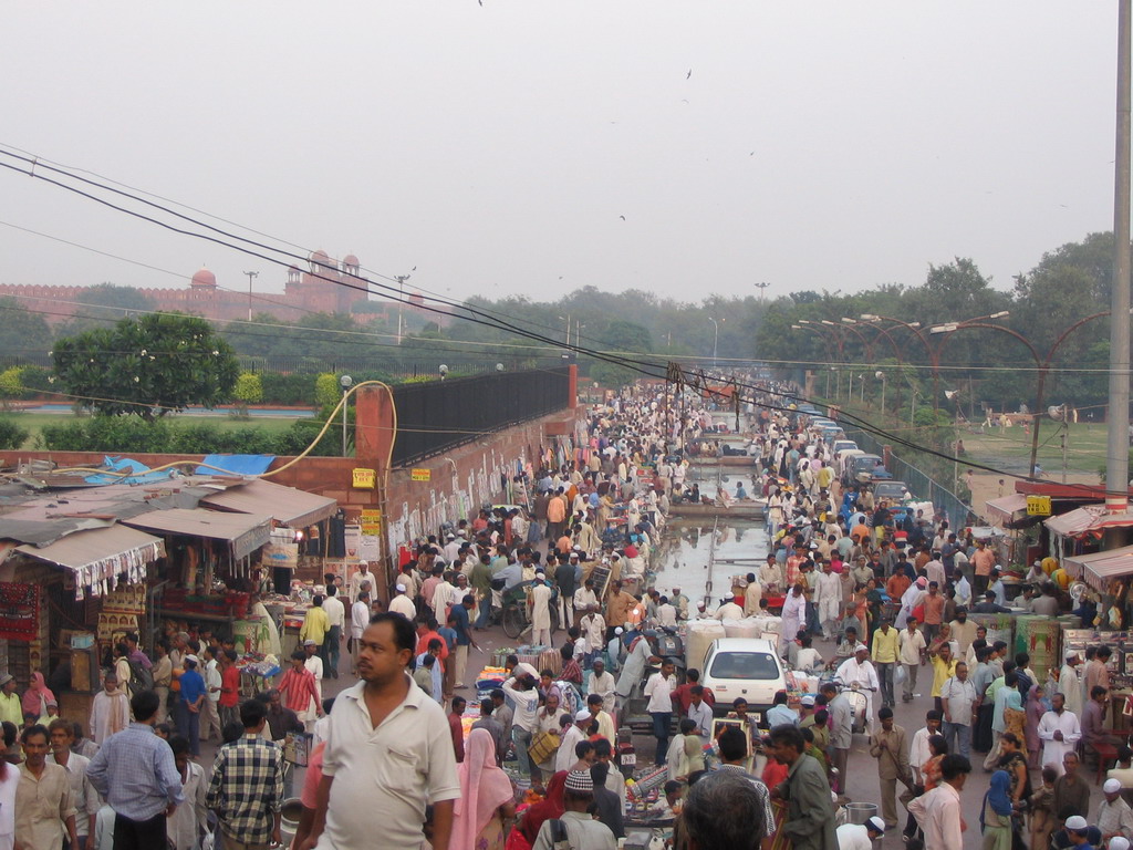 The Meena Bazar street and the Red Fort, viewed from the staircase to the Jami Masjid mosque