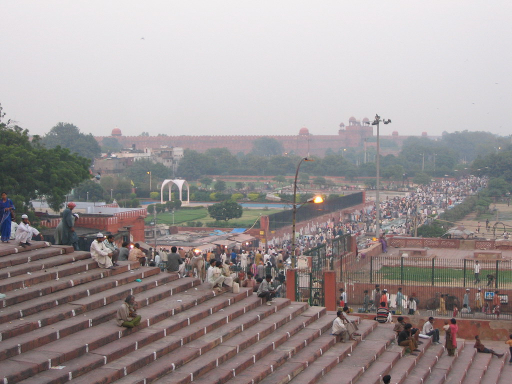 Staircase to the Jami Masjid mosque, with a view on the Meena Bazar street and the Red Fort