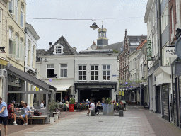 The crossing of the Fonteinstraat and Kolperstraat streets and the tower of the Grote Kerk church