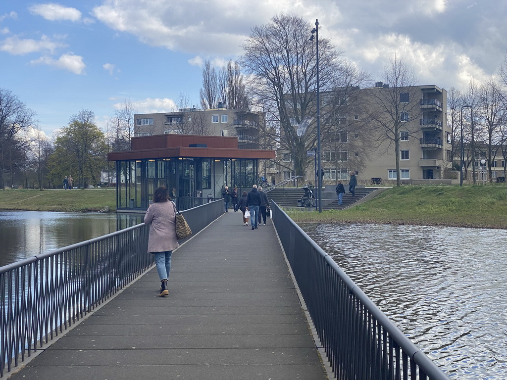 Pedestrian bridge over the west side of the Stadsgracht canal to the Sint-Jan parking garage at the Zuiderpark