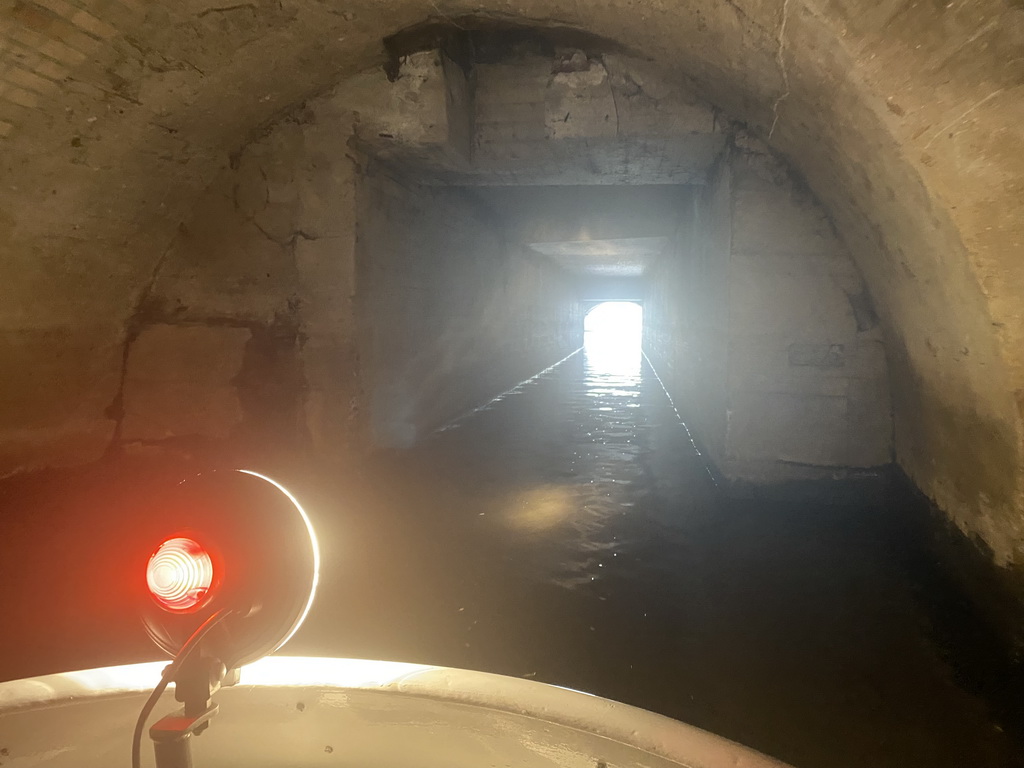 Tunnel under the Snellestraat street, viewed from the tour boat on the Binnendieze river