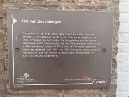 Information on the Hof van Zevenbergen building at the Keizerstraat street, during the Stegenwandeling walking tour