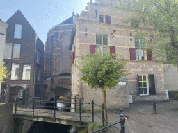 Bridge over the Binnendieze river and the north side of the St. Catharina Church at the Kruisbroedershof street, during the Stegenwandeling walking tour