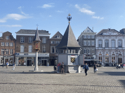 The Onze Lieve Vrouwehuisje structure at the Markt square