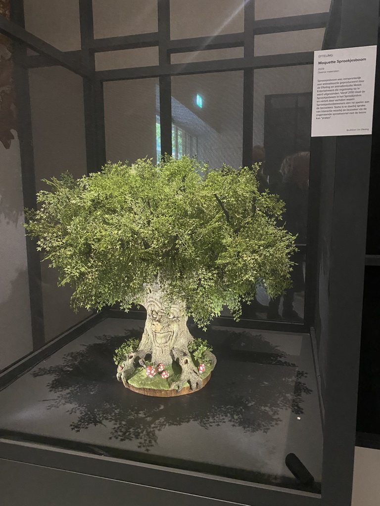 Scale model of the Fairytale Tree attraction at the Efteling theme park, at the Efteling exhibition at the Noordbrabants Museum, with explanation