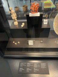 Statuettes, seal boxes, bracelet and ring at the `Het Verhaal van Brabant` exhibition at the Wim van der Leegtezaal room at the Noordbrabants Museum, with explanation