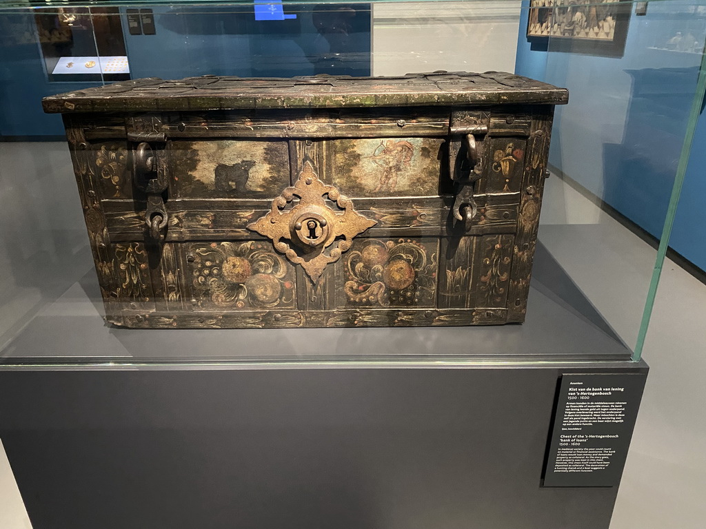 Chest of the `s-Hertogenbosch Bank of Loans at the `Het Verhaal van Brabant` exhibition at the Wim van der Leegtezaal room at the Noordbrabants Museum, with explanation