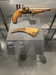 Horseman`s pistol and powderhorn at the `Het Verhaal van Brabant` exhibition at the Wim van der Leegtezaal room at the Noordbrabants Museum, with explanation