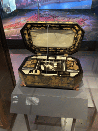 Sewing box at the `Het Verhaal van Brabant` exhibition at the Wim van der Leegtezaal room at the Noordbrabants Museum, with explanation