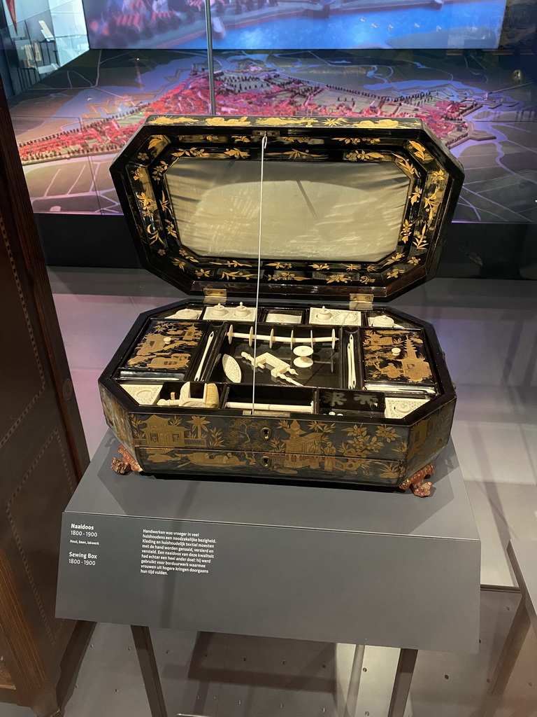 Sewing box at the `Het Verhaal van Brabant` exhibition at the Wim van der Leegtezaal room at the Noordbrabants Museum, with explanation