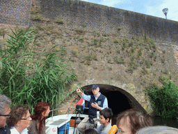 Our tour boat with the guide at the exit of the Kruisbroedershekel tunnel from the Binnendieze river to the Singelgracht canal