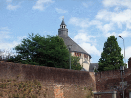 The St. Catharina Church and the city wall, viewed from the tour boat on the Singelgracht canal