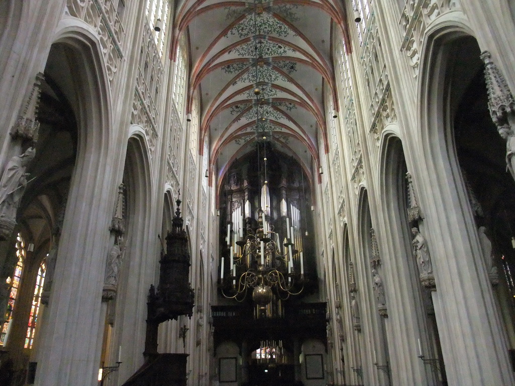 The nave, pulpit and organ of St. John`s Cathedral