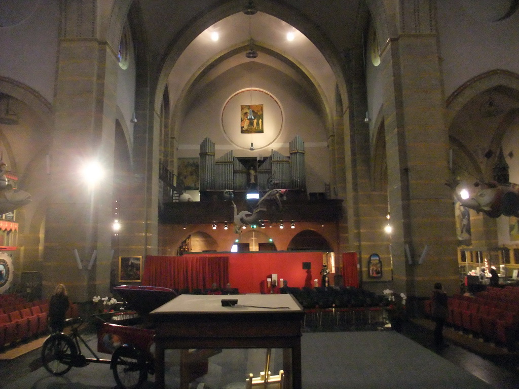 Central hall and organ at the Hieronymus Bosch Art Center