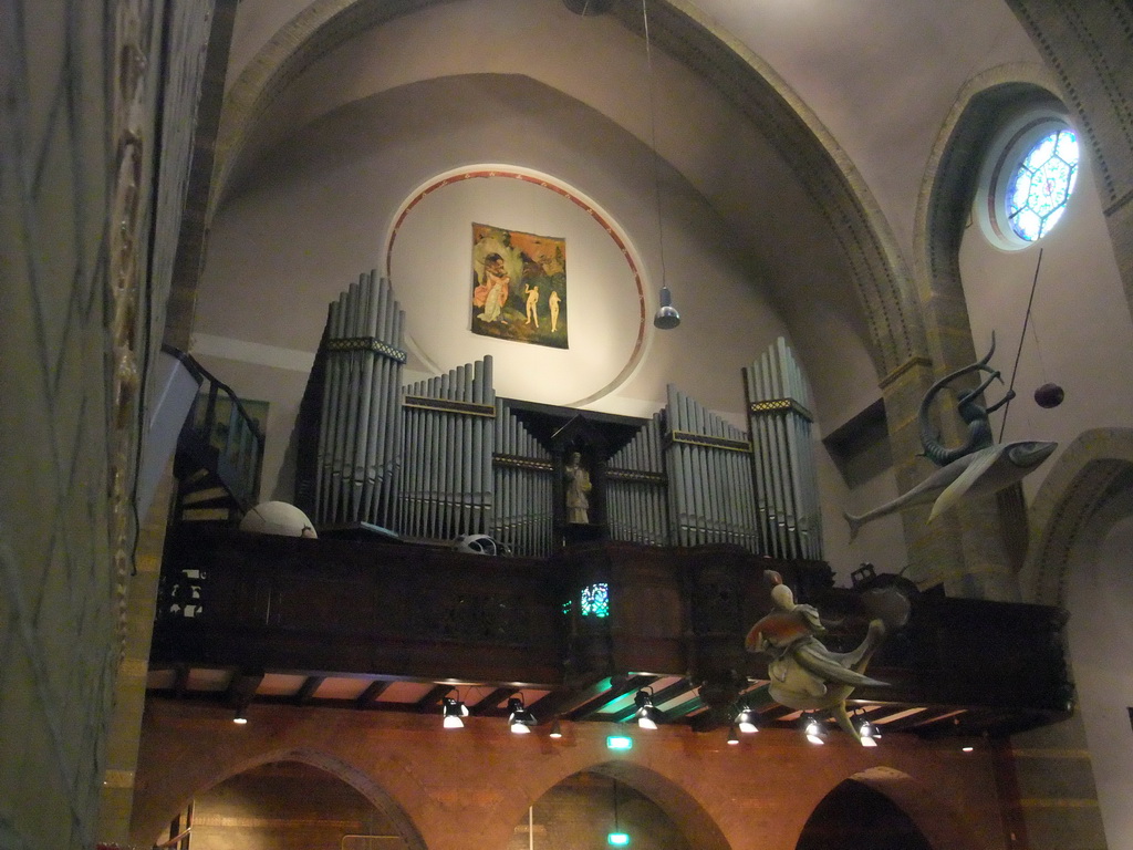 Organ above the entrance of the Hieronymus Bosch Art Center