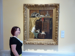 Miaomiao with a painting by Henriëtte Ronner-Knip, at the 1800-now exhibition at the Noordbrabants Museum