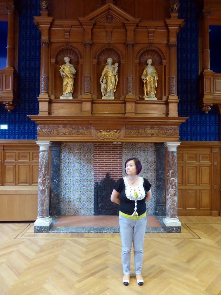 Miaomiao at the statenzaal room at the Noordbrabants Museum