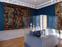 Silverware and tapestries at the 1600-1800 exhibition at the Noordbrabants Museum