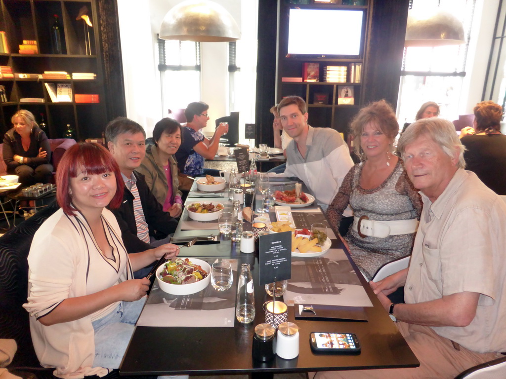 Tim, Miaomiao, Kees, Marja and Miaomiao`s parents at the Zoomers Fashion Café at the Kerkstraat street