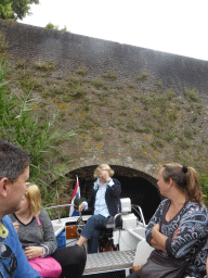 Our tour boat with the guide at the exit of the Kruisbroedershekel tunnel from the Binnendieze river to the Singelgracht canal