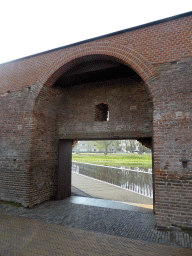 Gate in the city wall and the pedestrian bridge over the west side of the Stadsgracht canal at the Zuiderpark