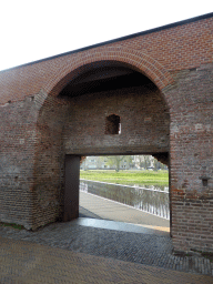 denbosch_7_004 - 330 kb - 768x1024 - Gate in the city wall and the pedestrian bridge over the west side of the Stadsgracht canal at the Zuiderpark Gate in the city wall and the pedestrian bridge over the west side of the Stadsgracht canal at the Zuiderpark