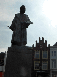 Statue of Hieronymus Bosch and the front of the home of Hieronymus Bosch at the Markt square